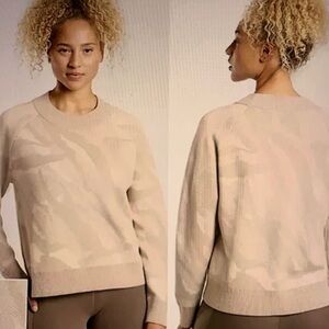 Athleta Womens Sweater Cream Tan Camo Jacquard Textured Crew Pullover Medium